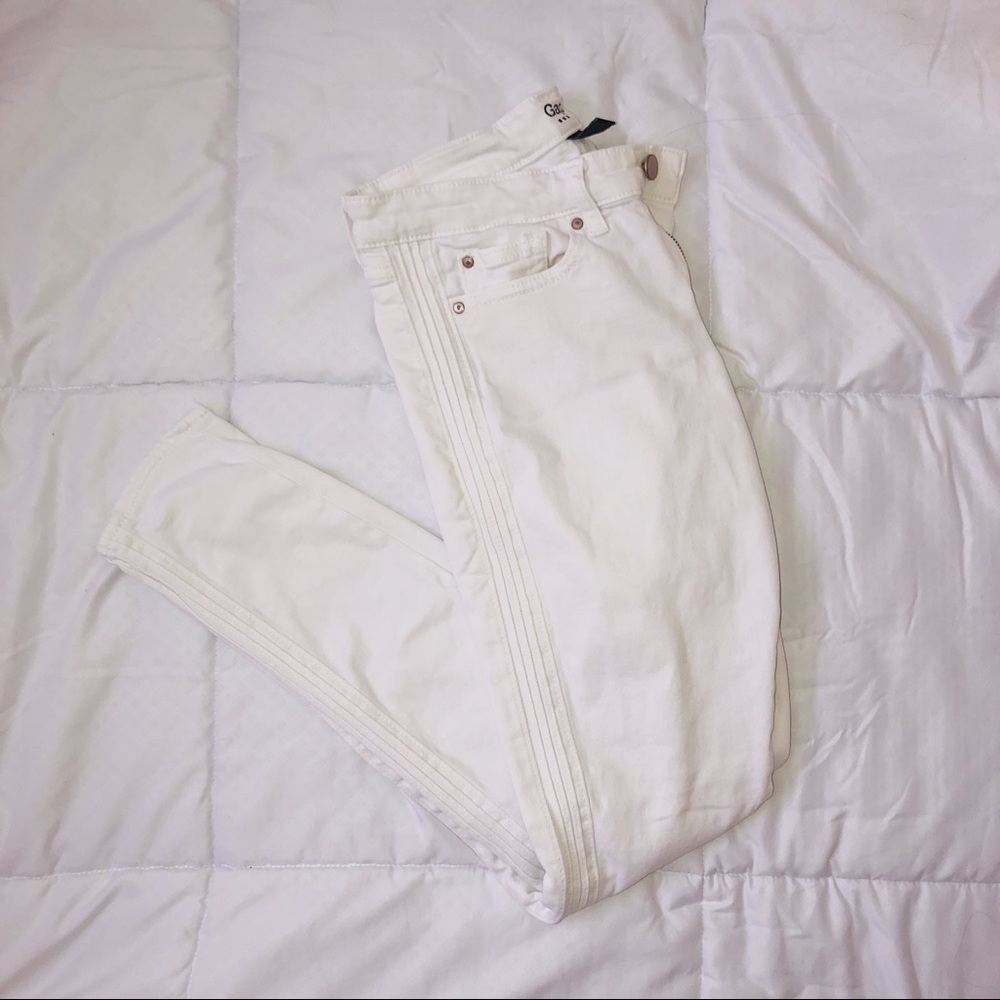 super cute white jeans ⚡️WORN ONCE